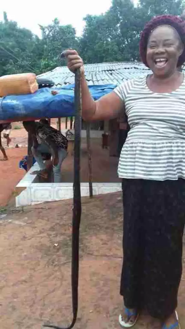 See How a Brave Nigerian Mother Killed a Big Snake That Snuck Into Her Daughter